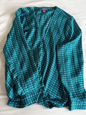 Vince Camuto Teal Geometric Twist-Front Blouse